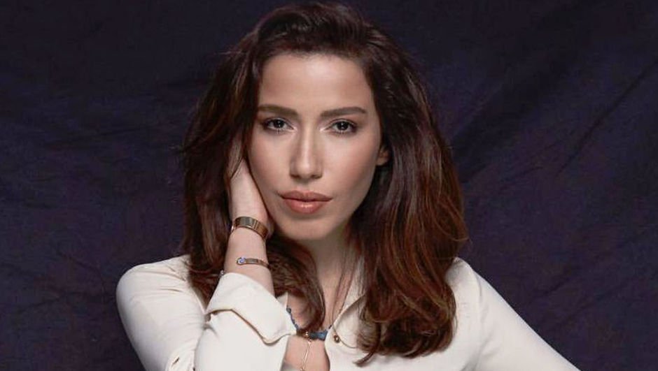 Burcu Güneş kimdir? Konser verdiği sahne devrilince ölümden döndü