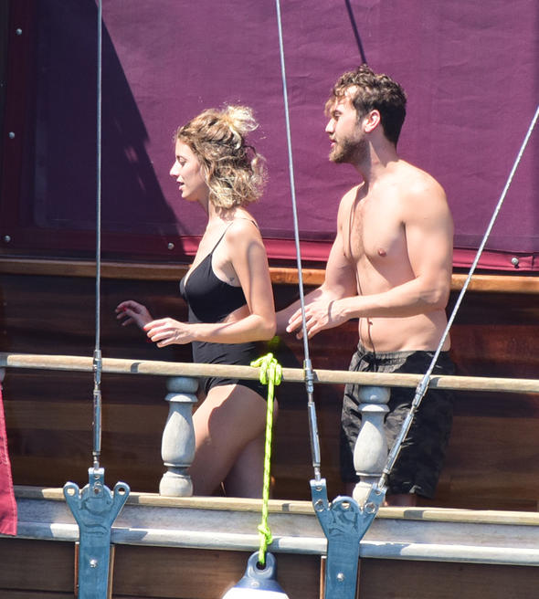 Aras Bulut İynemli ve Bige Önal Göcek'te tatilde