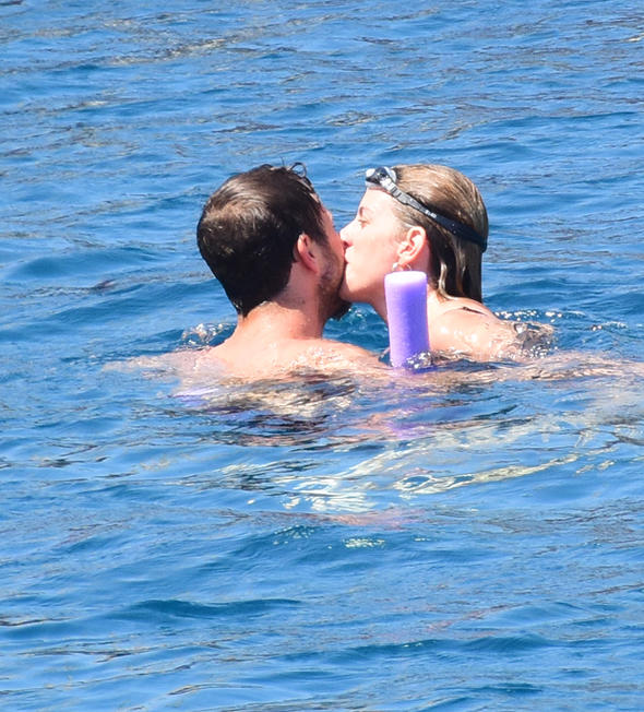 Aras Bulut İynemli ve Bige Önal Göcek'te tatilde