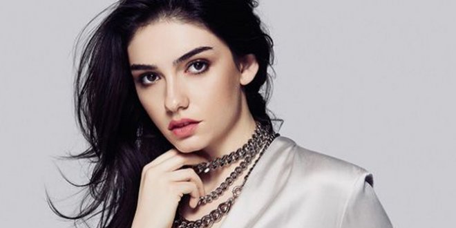 Hazar Ergüçlü kimdir? Sevgilisi Onur Ünlü ile böyle görüntülendi