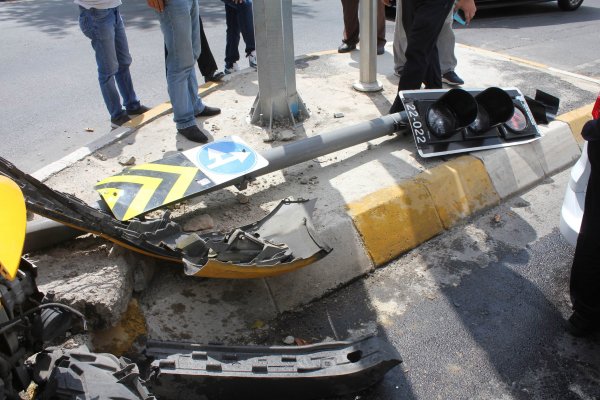 Şişli'de alkollü sürücü kaza yaptı