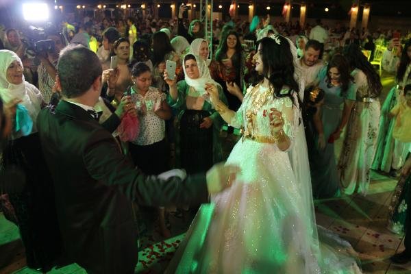 Şanlıurfa'da aşiret düğününde geline 3 kilo altın takıldı