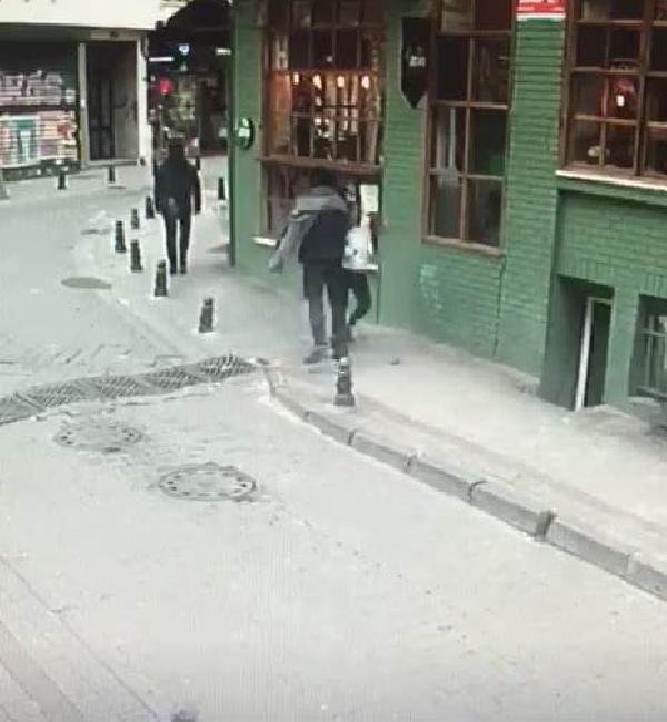 Kadıköy'de Genç Kıza Yumruk Atan Saldırgan Yeniden Gözaltında