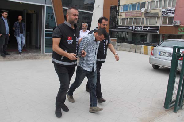 Kocaeli'deki 10 kişilik gasp çetesi çökertildi