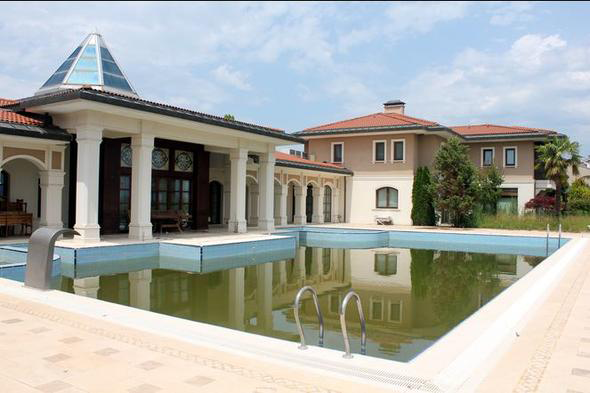 Fetullah Gülen için yaptırılan mavi kubbeli villanın gizli bölmeleri arandı