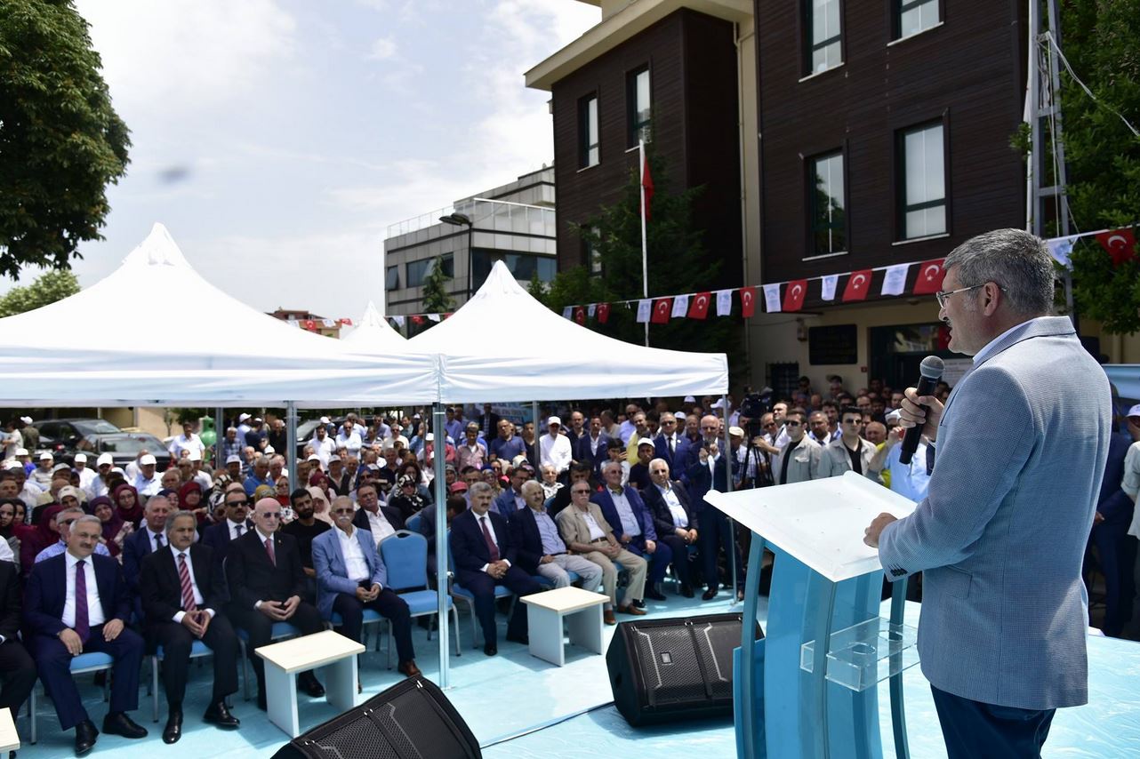 Hayırsever iş insanı Pendik'e 3 camii yaptırıyor