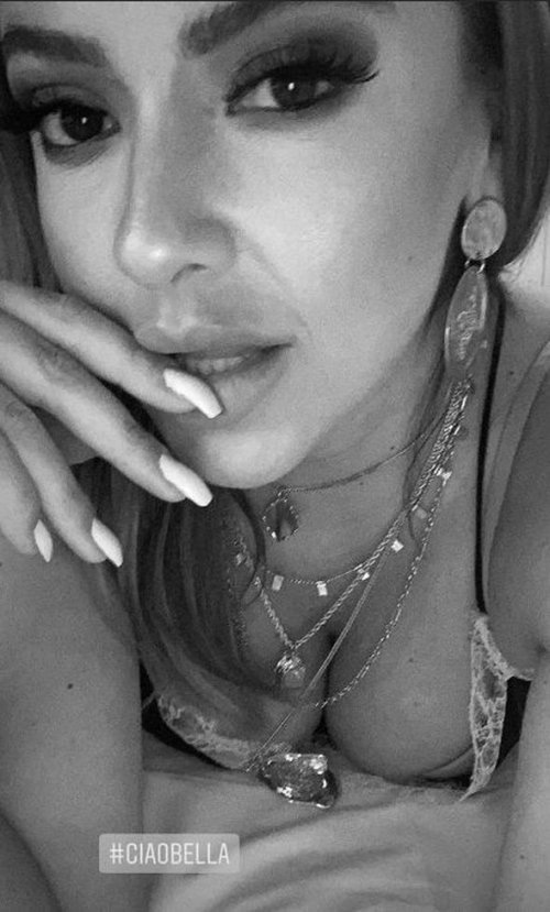 Hadise'den olay yaratacak yatak pozu