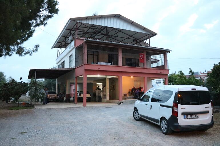 İntihar notu bıraktı, kendini astı! Yakınları sinir krizi geçirdi