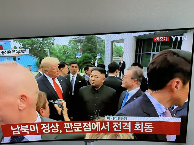 Tarihte bir ilk: ABD Başkanı Donald Trump sınırı geçti!