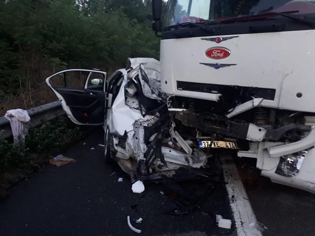 Zincirleme kazada 6 araç birbirine girdi