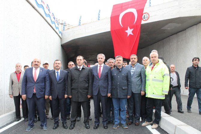 Elazığ’da "Katlı Kavşak" projesinin alt geçit kısmı trafiğe açıldı