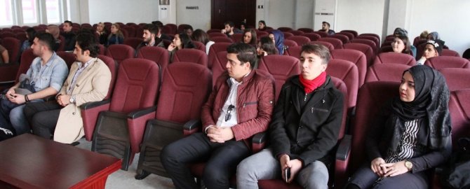 Yazar Ferhan Bayır, üniversite öğrencilerine sanatı dönüştürmeyi anlattı