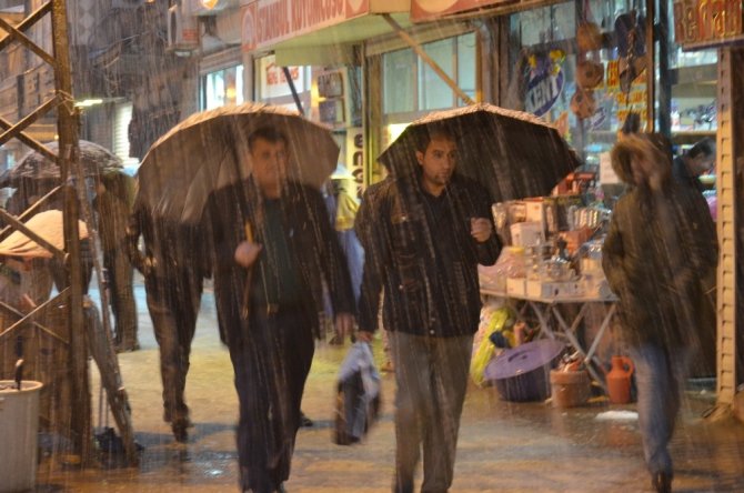 Yüksekova’da kar yağışı - 24 Aralık 2017