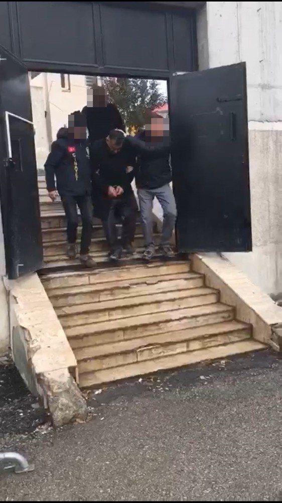 Cinayet şüphelisi çay içerken yakalandı