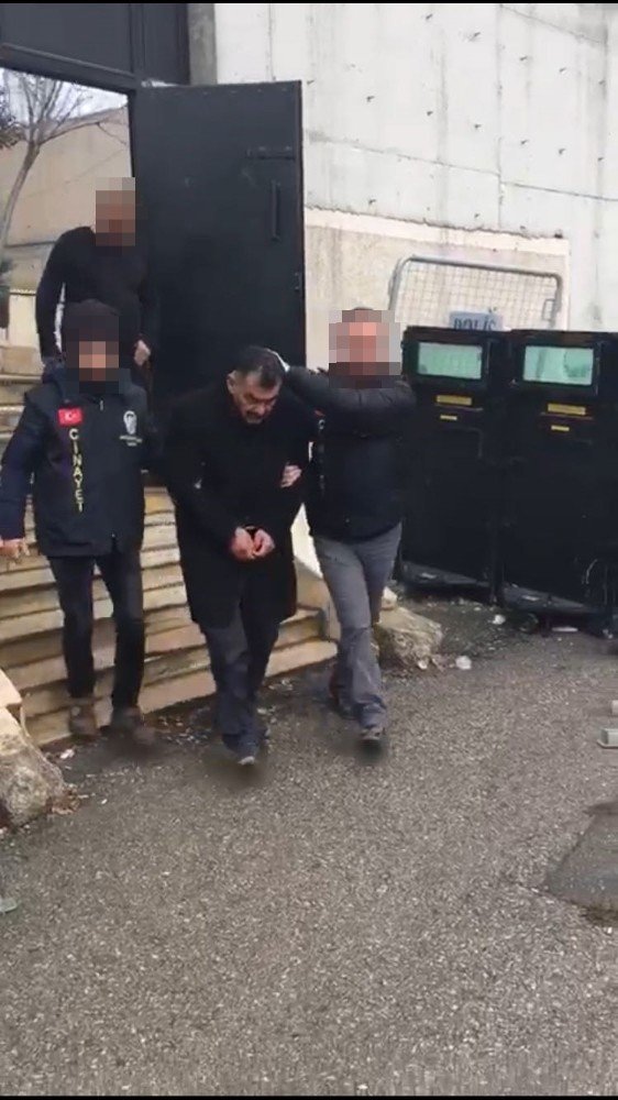 Cinayet şüphelisi çay içerken yakalandı