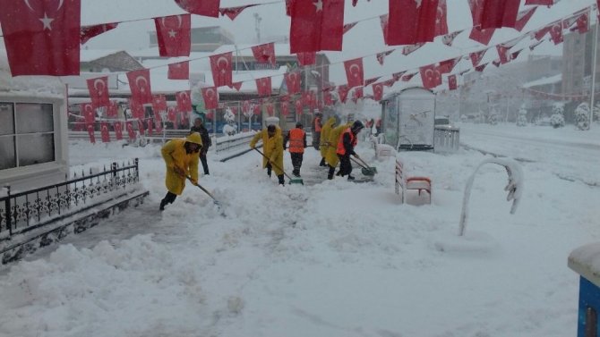 Van Çaldıran’da Karla Mücadele Çalışması Aralıksız Sürüyor