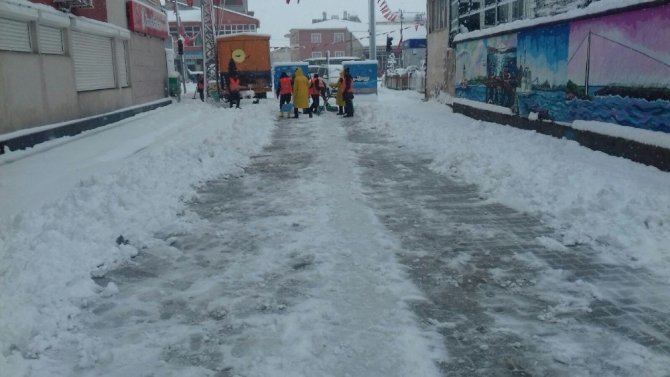 Van Çaldıran’da Karla Mücadele Çalışması Aralıksız Sürüyor