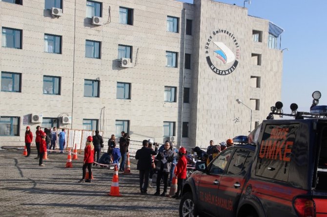 Düzce Üniversitesi Hastanesindeki Deprem Tatbikatı Gerçeğini Aratmadı
