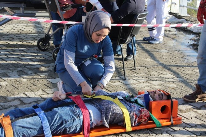 Düzce Üniversitesi Hastanesindeki Deprem Tatbikatı Gerçeğini Aratmadı
