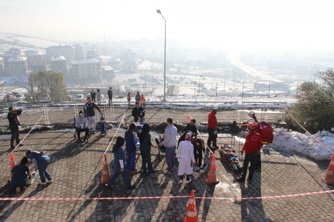 Düzce Üniversitesi Hastanesindeki Deprem Tatbikatı Gerçeğini Aratmadı