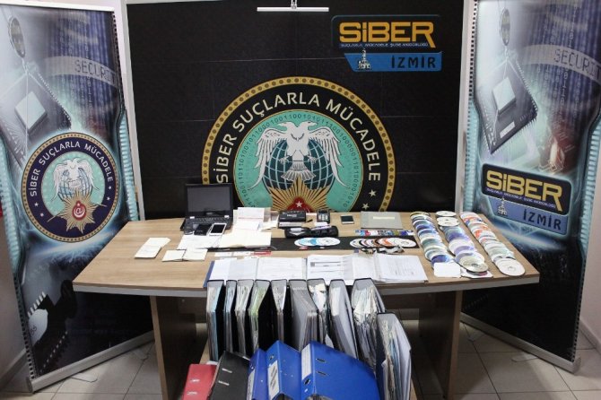 İzmir'de 15 ATM hırsızları tutuklandı