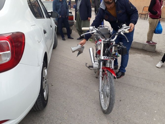 Şanlıurfa'da Otomobil motosiklete çarptı: 1 yaralı