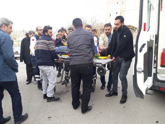 Şanlıurfa'da Otomobil motosiklete çarptı: 1 yaralı