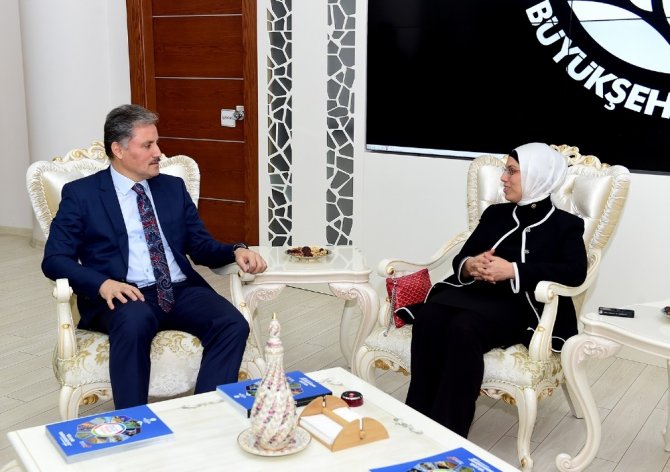 AK Parti Genel Başkan Yardımcısı Ravza Kavakcı Kan Malatya'da konuştu