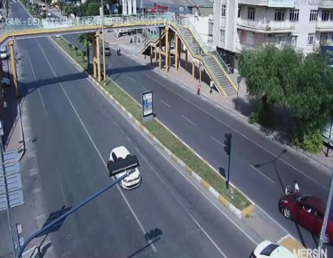 Mersin’deki trafik kazaları MOBESE kameralarına böyle yansıdı