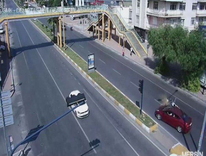 Mersin’deki trafik kazaları MOBESE kameralarına böyle yansıdı