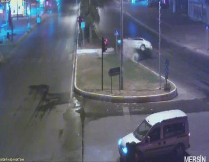 Mersin’deki trafik kazaları MOBESE kameralarına böyle yansıdı