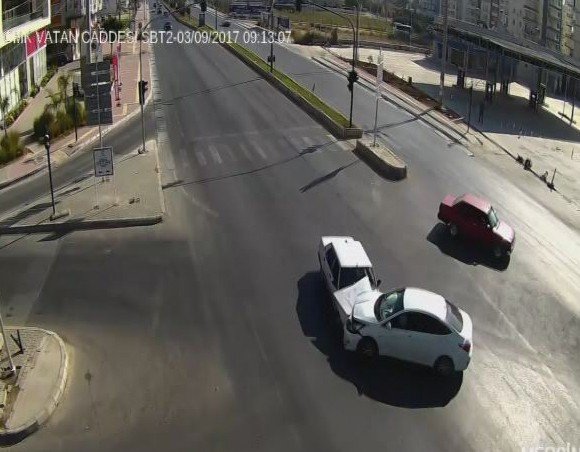 Mersin’deki trafik kazaları MOBESE kameralarına böyle yansıdı