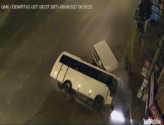 Mersin’deki trafik kazaları MOBESE kameralarına böyle yansıdı