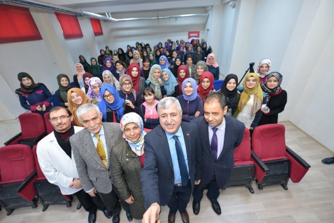 Yeşilyurt Belediye Başkanı Hacı Uğur Polat öğrencilerle selfie çekildi