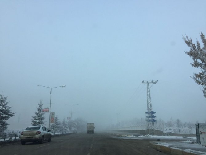 Erzurum'da Karlı Hava Hayatı Felç Etti