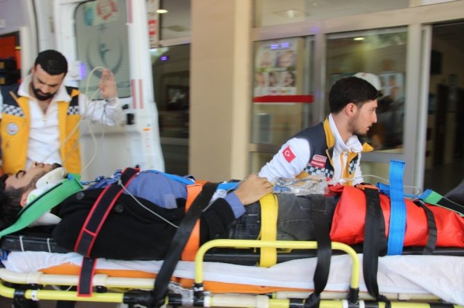 Eyyübiye'de Otomobilin çarptığı motosiklet sürücüsü yaralandı