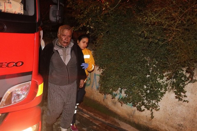 Adana'da Elektrikli battaniyeden çıkan yangın evi kül etti!