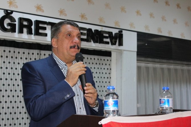 Polat ve Gürkan pazarcıların sorunlarını dinledi