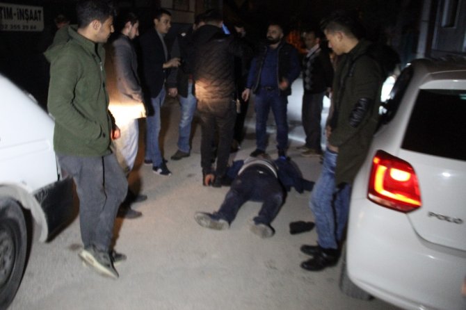 Hırsızı Döven Vatandaş Ardından Polise teslim Etti