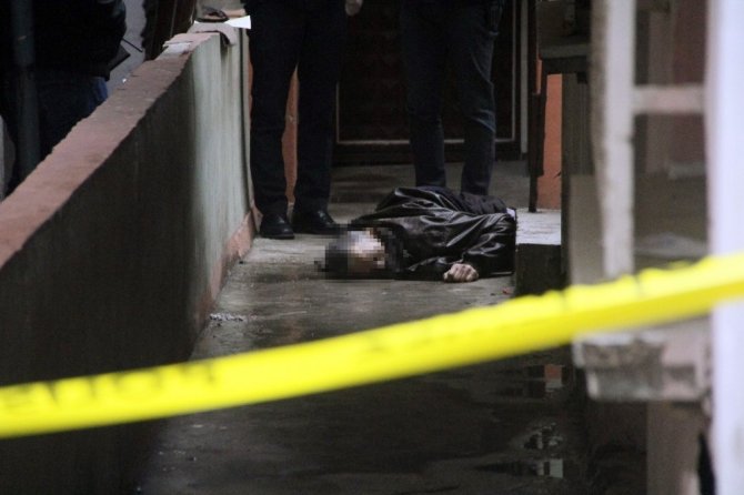 Samsun'da akıl almaz olay | Bir kişi evinin önünde ölü bulundu