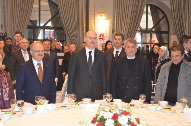Bakan Soylu, şehit ve gazi ailelerine Devlet Övünç Madalyası takdim etti
