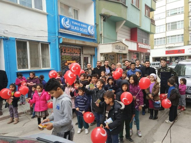 Eskişehir Ülkü Ocakları'ndan Karne Hediyesi