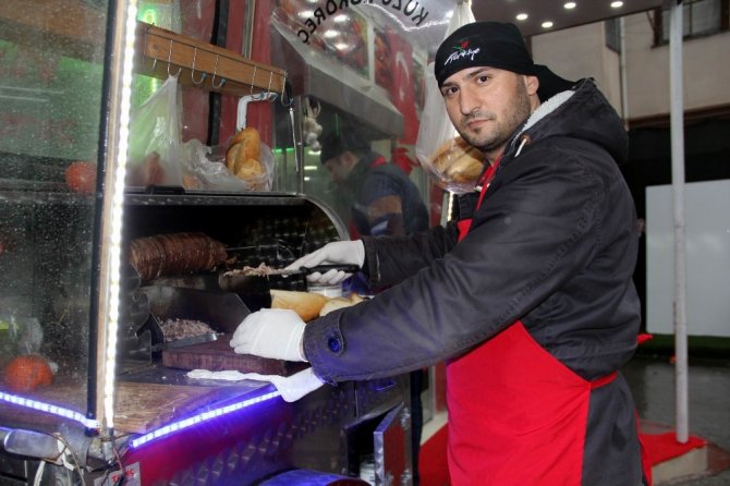 İsmail Çelik Kimdir | Ahmet Türk'e Neden Yumruk Attı