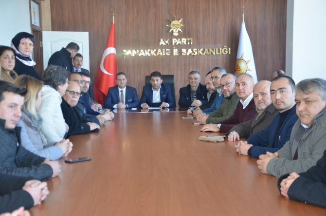 AK Parti Çanakkale Merkez İlçe Başkanlığından ’Zeytindalı Harekatı’na Türk Bayraklı destek