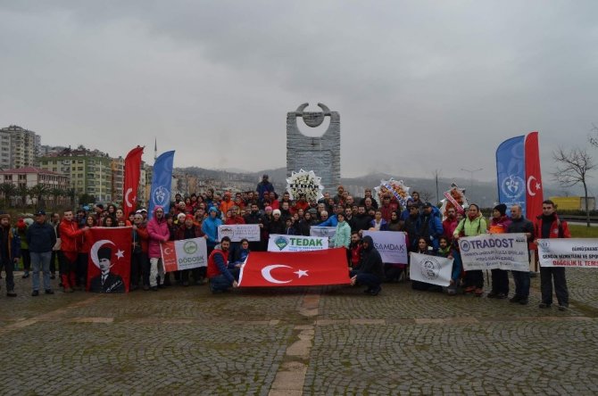 Çığ felaketinde hayatını kaybeden 10 dağcı için Trabzon’da anma yürüyüşü
