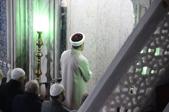 Diyanet İşleri Başkanı Ali Erbaş, Balıklıgöl’de sabah namazını kıldırdı