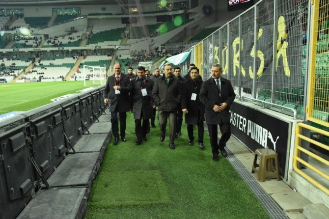 Bursa Emniyet Müdürü Osman Beşiktaş maçını ’Teksas’ Tribününde izledi