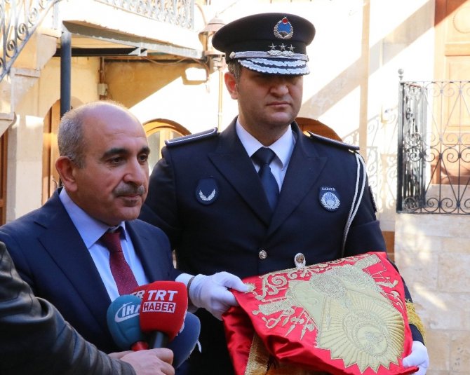 Çanakkale’de destan yazan 57’nci Alay’ın sancağı Afrin’deki Mehmetçiğe teslim edildi