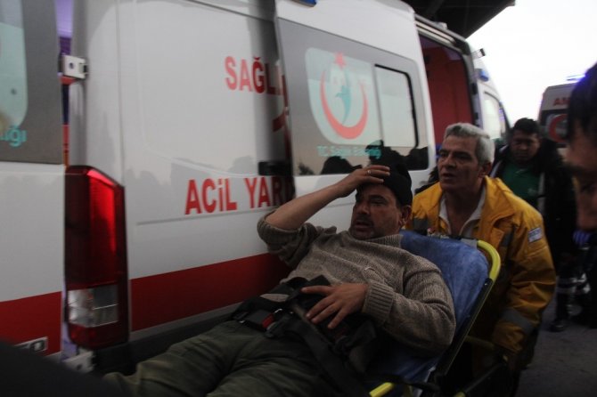 Kocaeli’de midibüs tıra çarptı: 7 yaralı