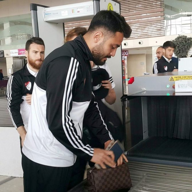 Elazığspor deplasmana 21 futbolcuyla gitti